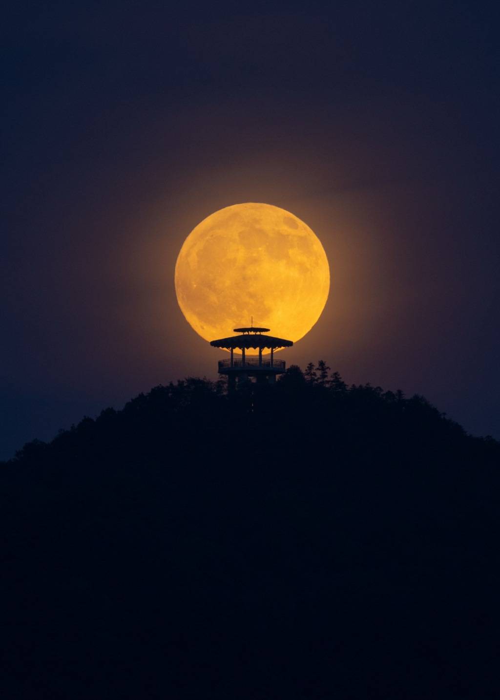 城事｜不同视角，同一种震撼！全球红月亮神图大PK