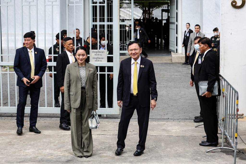 第1现场｜泰国前总理他信须重新服刑1年，已被押至监狱