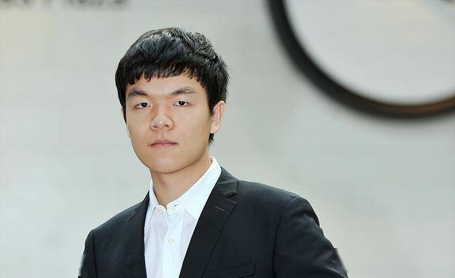 柯洁职业生涯转折点_申真谞冲击第九冠_围棋柯洁lg