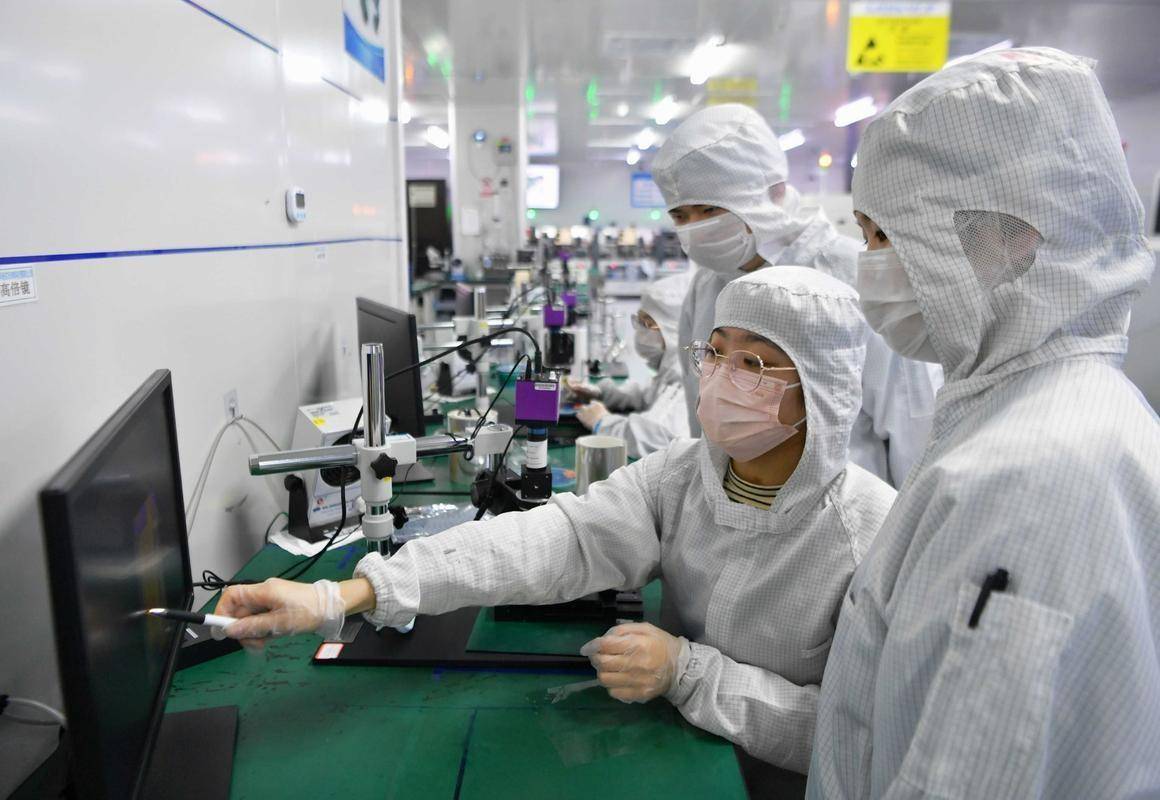 原创             中国芯片被卡脖子每年巨额进口，一位华人科学家归来，彻底改变格局