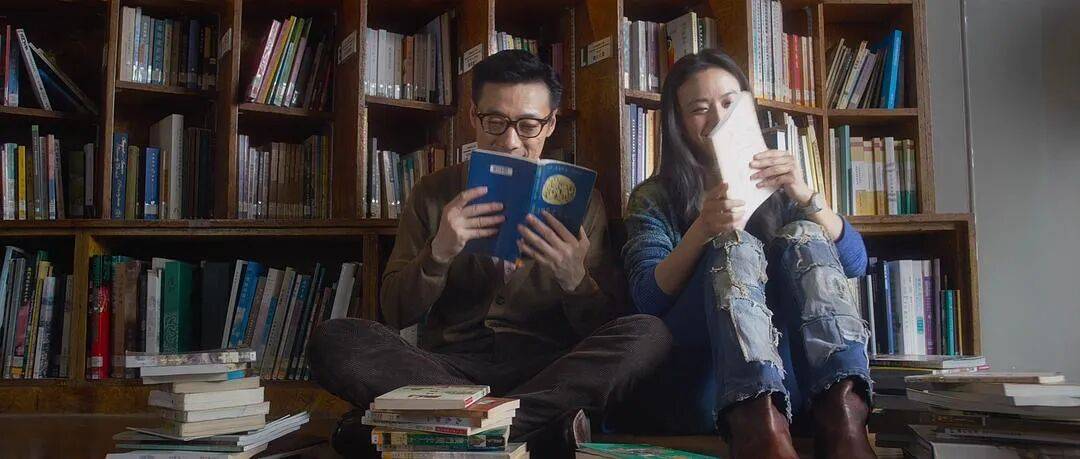 除了“情怀”和咖啡，实体书店还可以如何绝地反击？