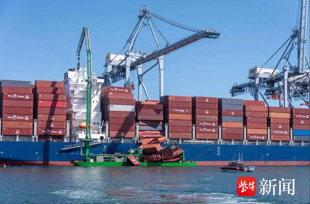 美国长滩港“密西西比号” 货轮超60个集装箱坠海