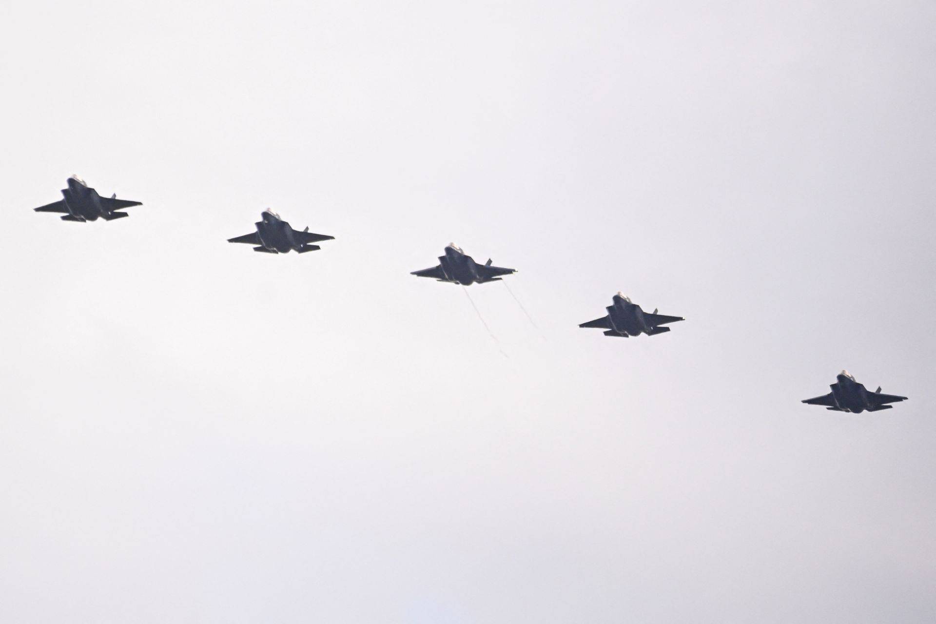 美军F-35战机现身波多黎各，委渔船遭美国驱逐舰非法扣押，委内瑞拉发声：是直接挑衅