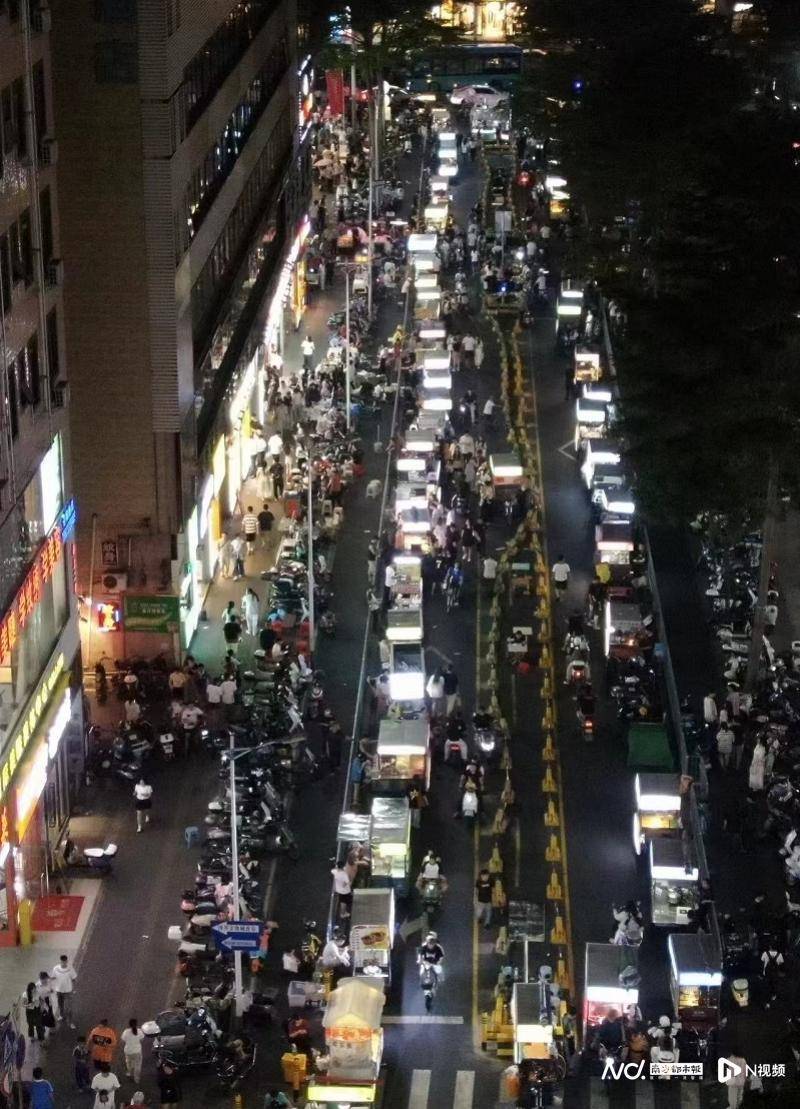 深圳一菜场拥堵逼顾客绕圈！社区把办公室“搬”到摊贩中间
