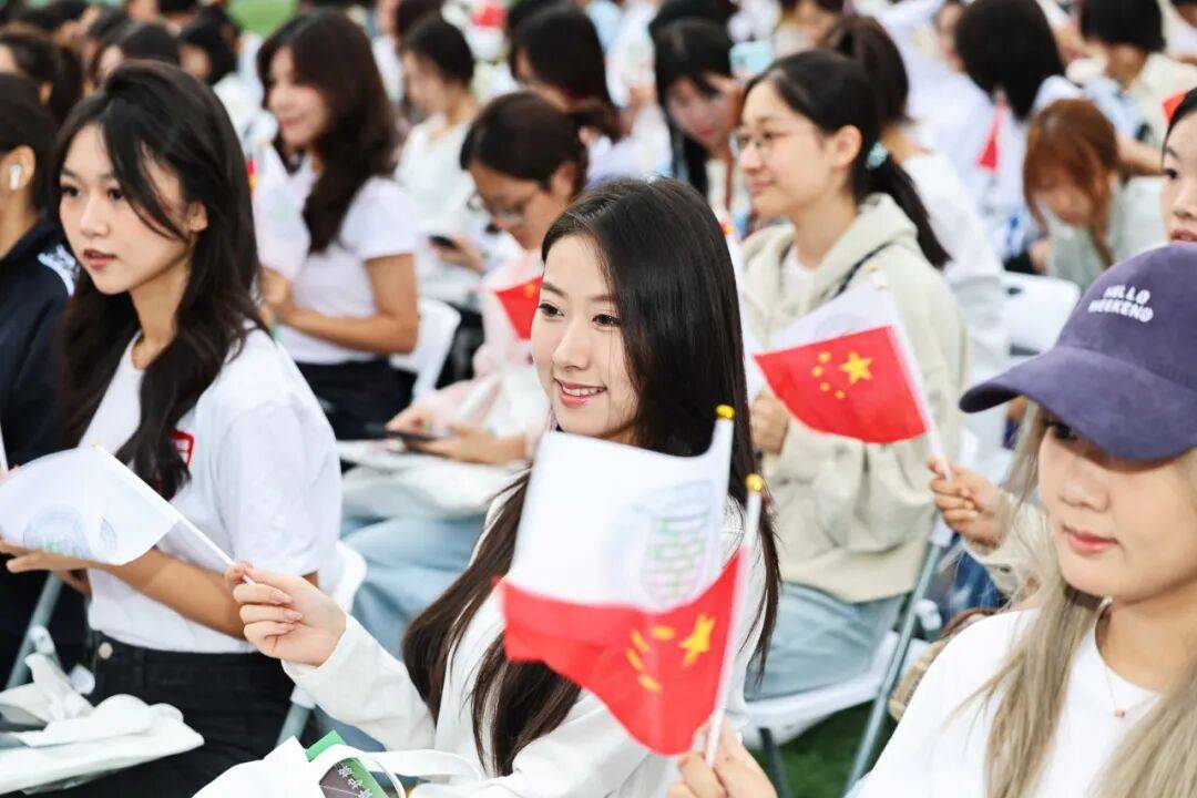 北京语言大学2025级新生开学典礼隆重举行