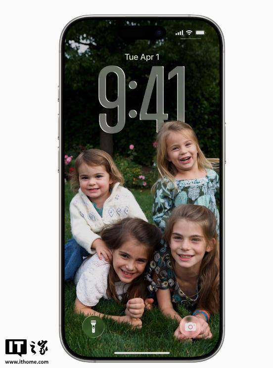 苹果 iOS 26 正式版推送：全新液态玻璃设计、AI 功能改进