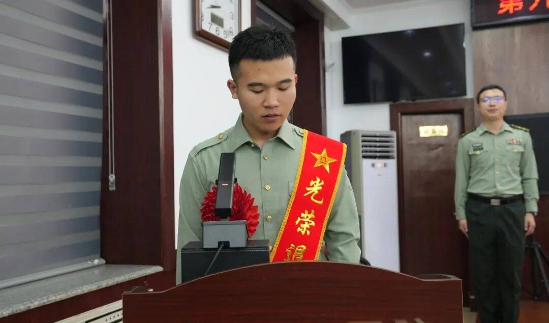 【医院要闻】告别军旗，荣光启程！第九六五医院隆重举行2025年度夏秋季士兵选晋、退役大会