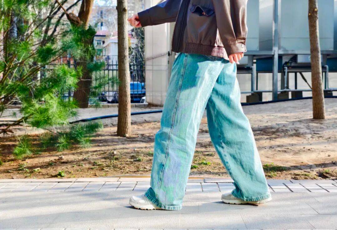 今天起，走路姿势调整一下