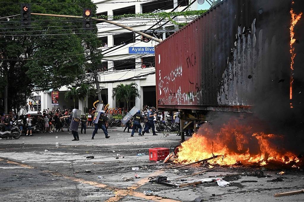 菲政府陷虚假防洪工程丑闻，菲律宾全国爆发反腐抗议活动-华闻时空