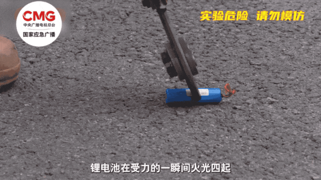 不充电也能自燃！充电宝引燃一学生校服，紧急提醒