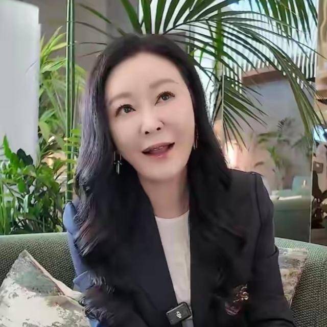 善恶终有报！前央视王牌主持人王小骞，如今沦落为“人人喊打”？
