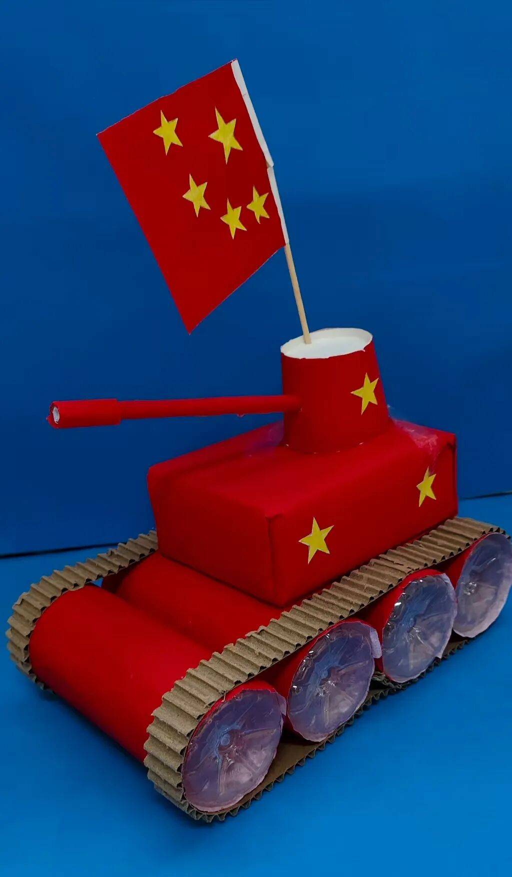 少先队筑国防 红领巾迎国庆