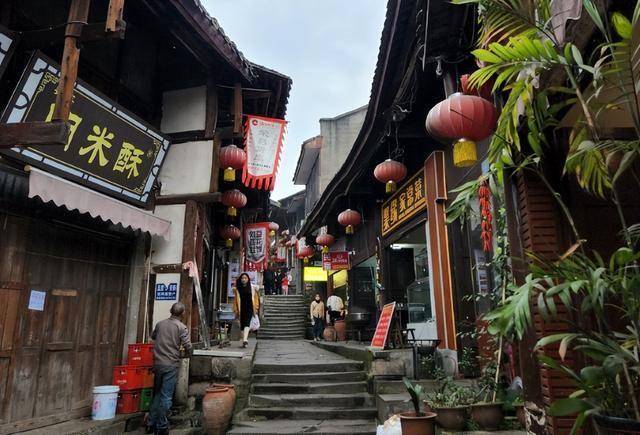 四川严重被低估的冷门古镇,喝茶打牌生活很安逸,却少有人知 - 四川风情