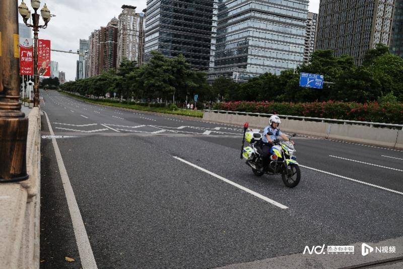 9·24“五停”中的广州市，车流人流稀疏，防风措施做足