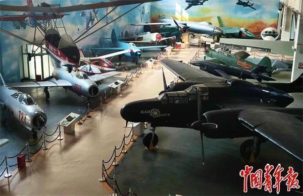 在他的80多岁时，“他”仍在中国教书