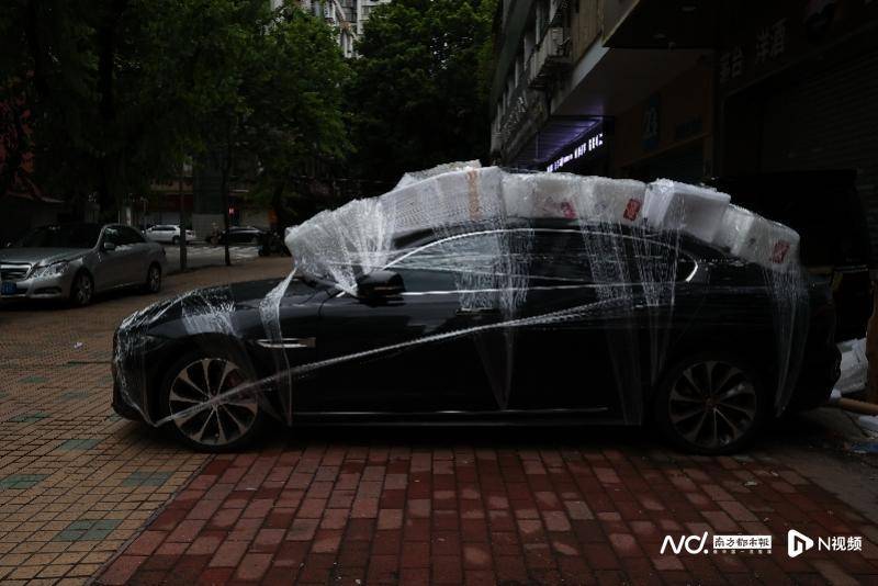 9·24“五停”中的广州市，车流人流稀疏，防风措施做足