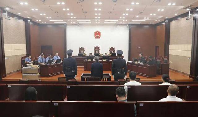 淄博市委原常委、市政府原党组副书记、副市长宋振波受贿、滥用职权案一审开庭