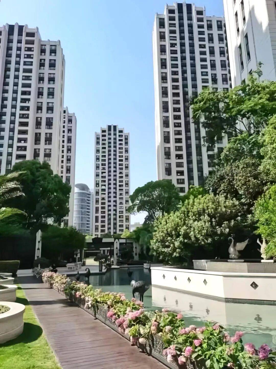 楼里楼外皆风景石泉路街道这个居民区把文明绘成日常图景