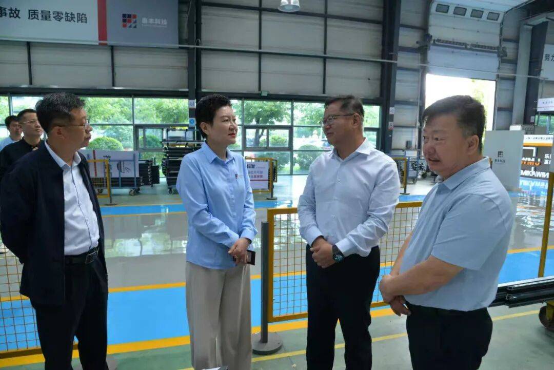 区委主要领导调研区内重点工业企业