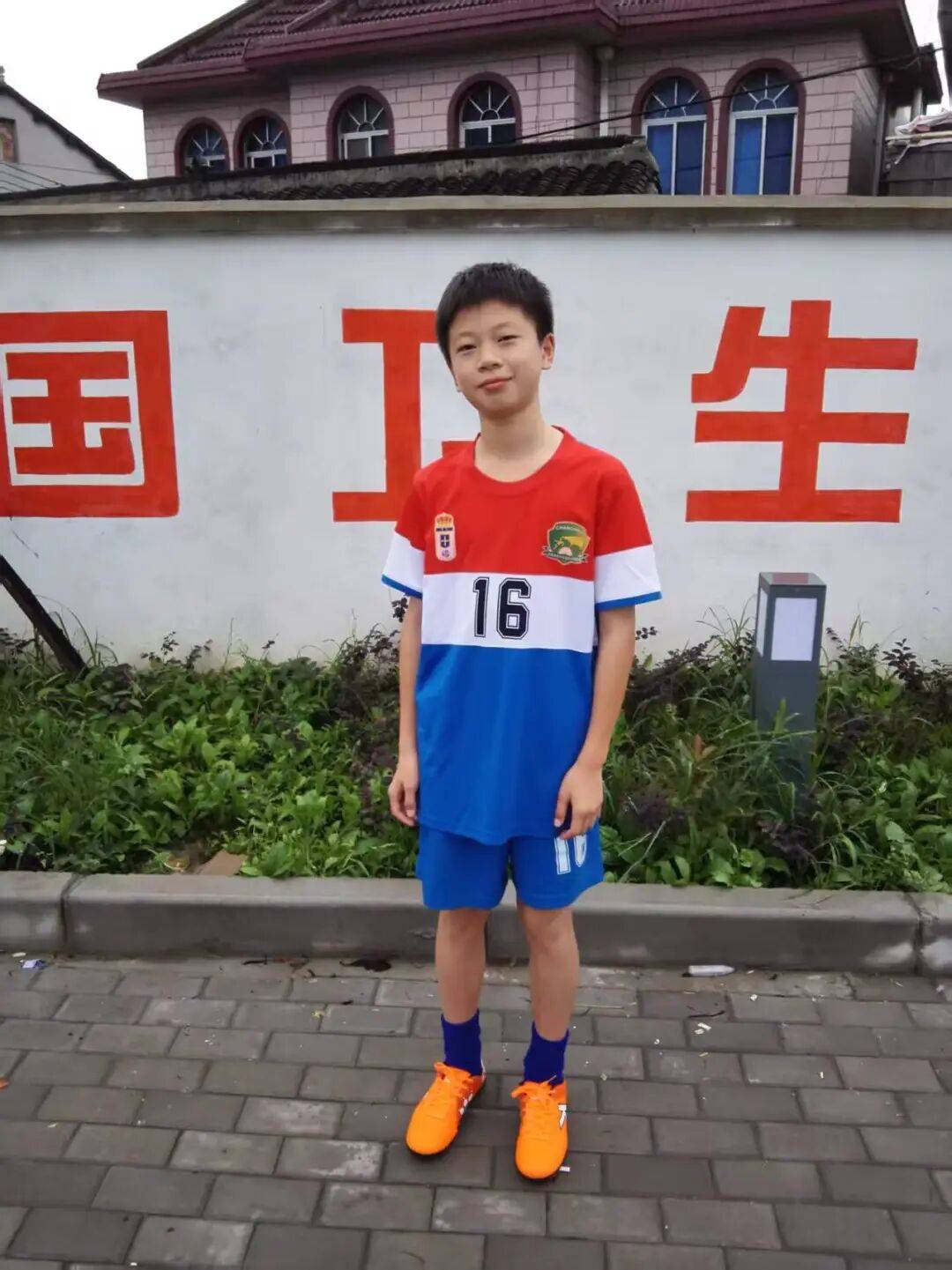 2025江西省城市足球联赛-赛程/比分/球队阵容全掌握-本地足球热血来袭！刚刚杭州这里沸腾了！00后小伙赢得全场喝彩：太不容易