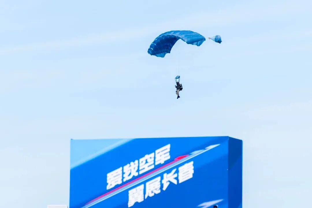 春城逐梦新蓝海 航空产业蓄势飞——2025空军航空开放活动和长春航空展综述（三）