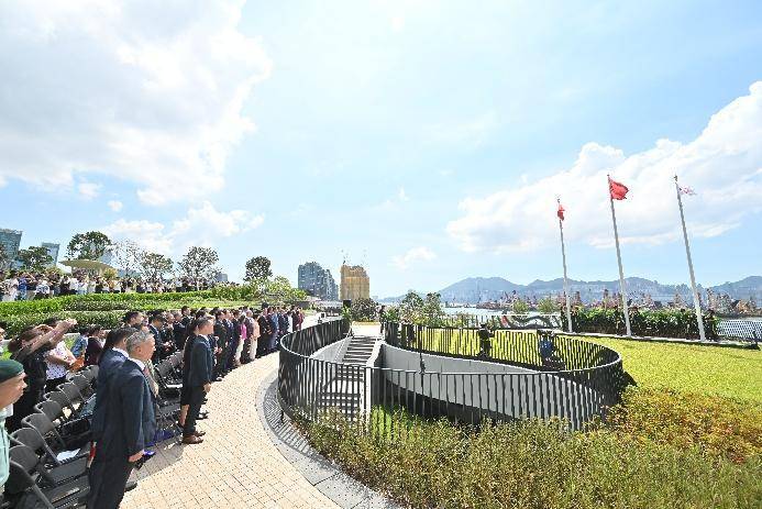 香港启德体育园首次举行国庆升旗仪式