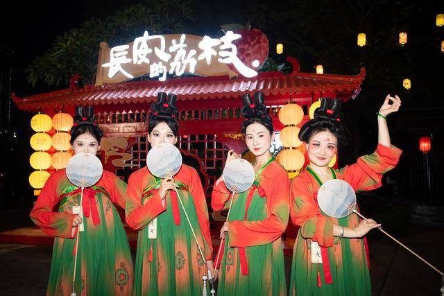 共贺华诞！深圳锦绣中华举办国庆升旗仪式