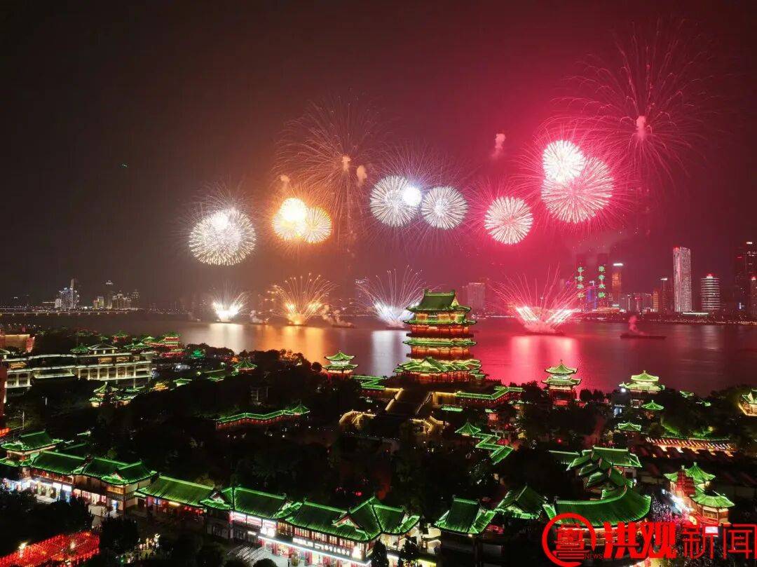 全网刷屏！这场烟花，有“亿点点”震撼！