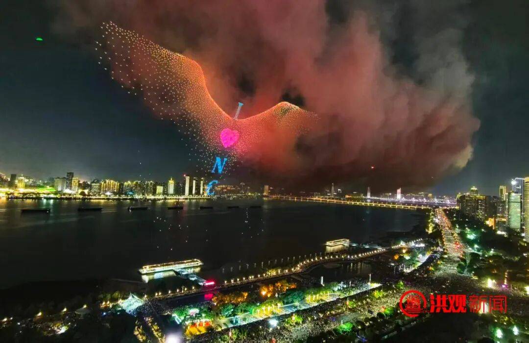 全网刷屏！这场烟花，有“亿点点”震撼！