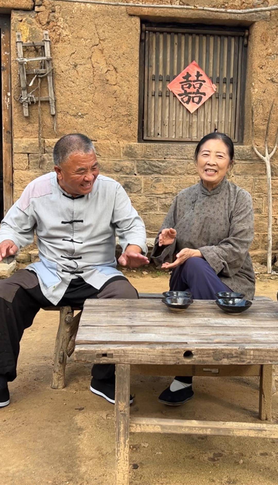 山东一景区被热播剧《生万物》带火，多名剧中角色变npc与游客互动，杨幂“婆家”的独角小牛成团宠