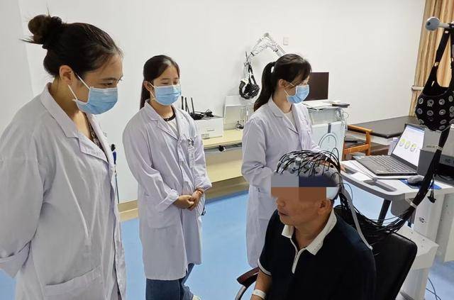 记者30层楼跳下，虚拟现实治恐高火了
