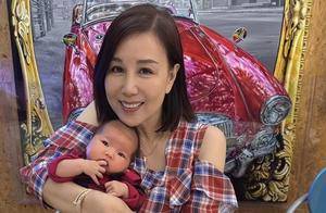 恭喜!香港知名女星频繁抱孙,小女儿结婚三年连生三胎_文雪儿_袁萃_家庭