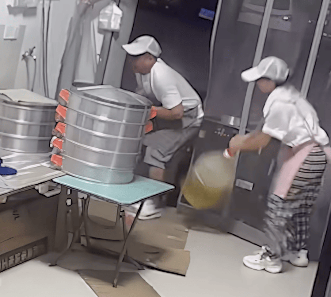 妻子抄起油桶砸向丈夫，却获一致好评！