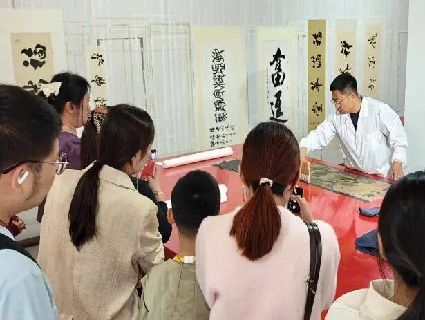 “文博邀月，共品秋韵”伪满皇宫博物院中秋主题文化系列活动在博物馆之眼艺术宫举办