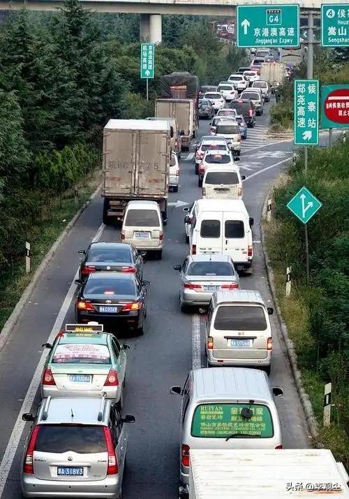 图片[3]-国庆3大名场面：国内景区人挤人，东非草原大堵车，电车卡在高速-华闻时空