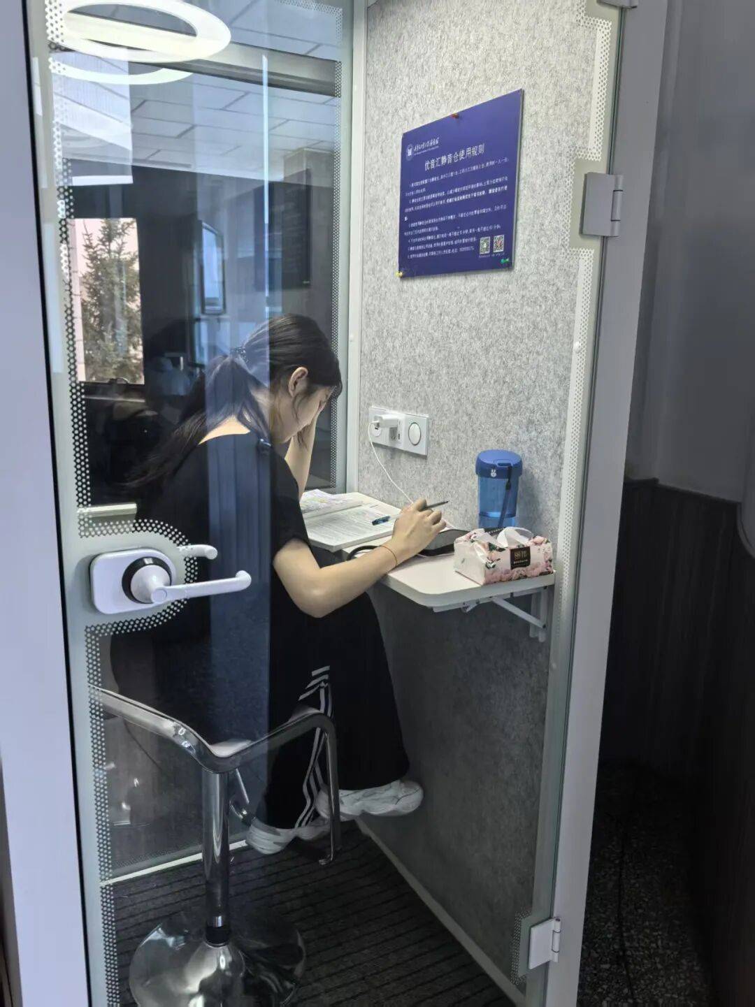 双节同庆，书香不息——图书馆双节假期学习氛围浓厚