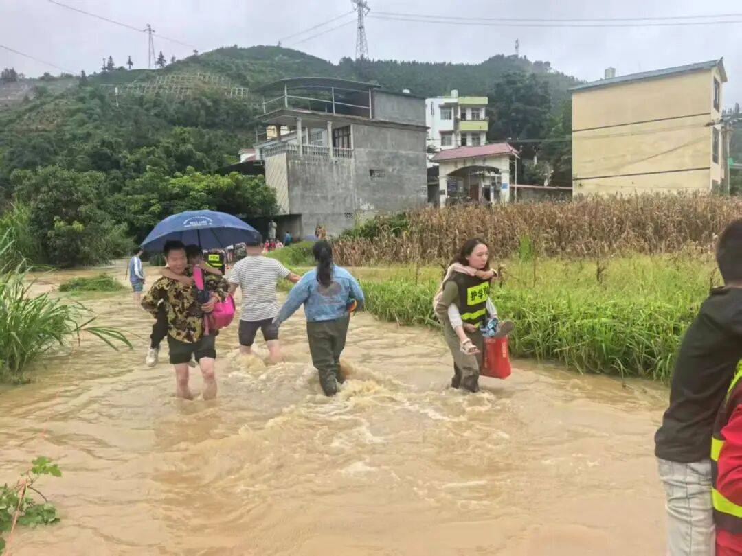 万众一心 守护安澜——百色各地齐心筑牢防汛防风安全屏障