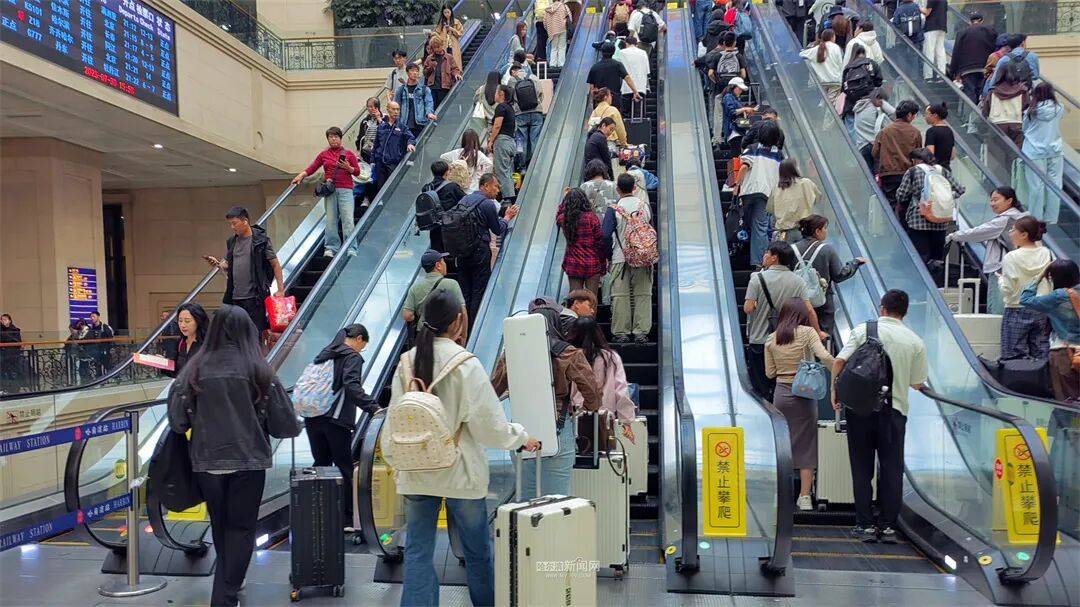 哈铁“双节”运输圆满收官，日均发送旅客数量同比增长5.3%