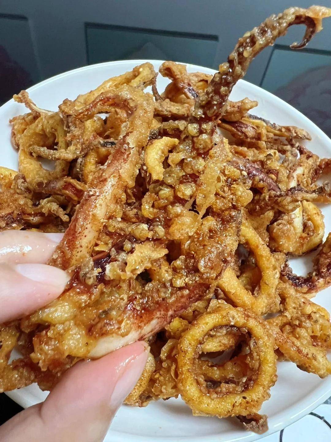 原来炸鱿鱼圈这么简单,外脆内q,凉了不软,看就学会