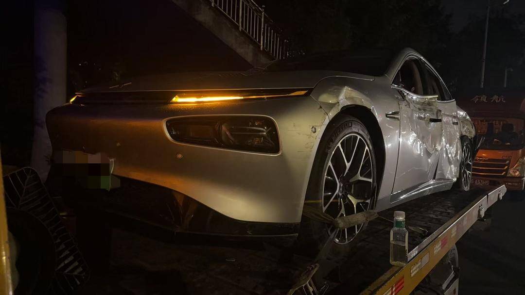 小鹏P7i高速辅助驾驶遇事故AEB未响应 客服:需车主及时接管(图2)