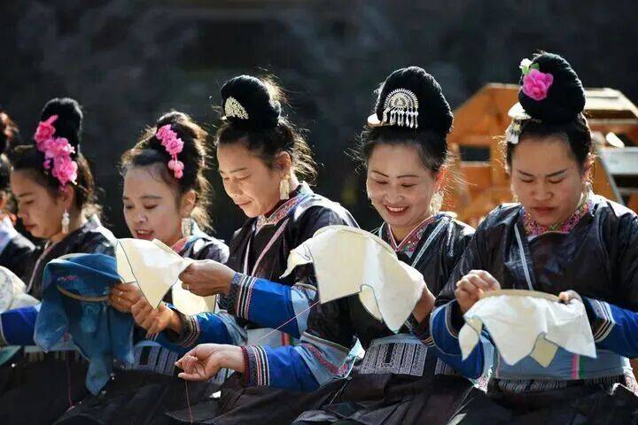 “每一位妇女都是时代的书写人、追梦的奋斗者”