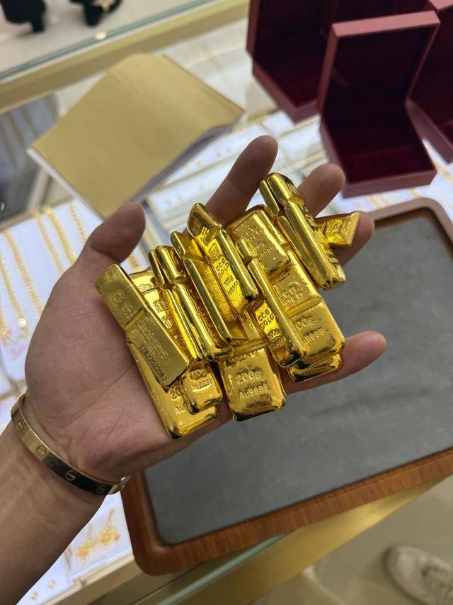 每克净赚550元，青岛大爷出手2千克黄金，赚麻了！