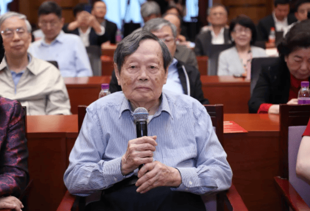 西湖大学及施一公回应“杨振宁逝世”：尚未收到官方消息，不要以讹传讹