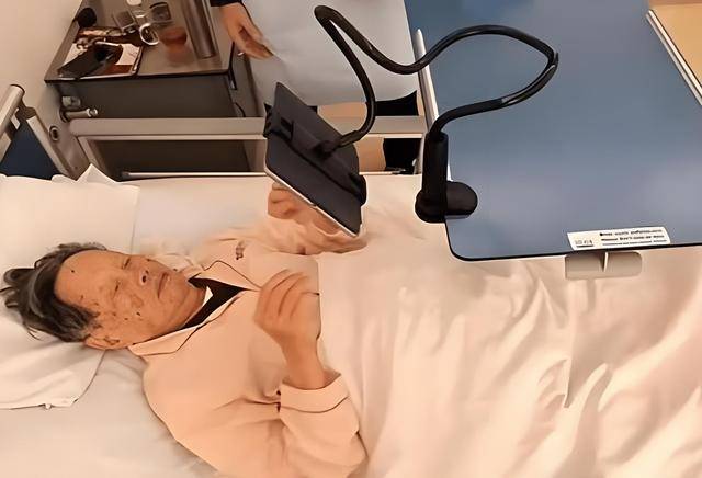 原创             103岁杨振宁去世，留下翁帆独自一人生活！两人去年刚庆祝完瓷婚