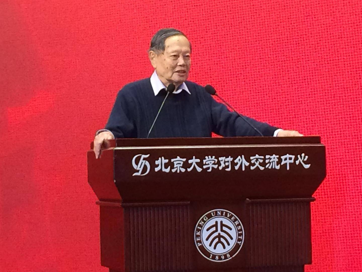 大师西去：杨振宁何以成为杨振宁