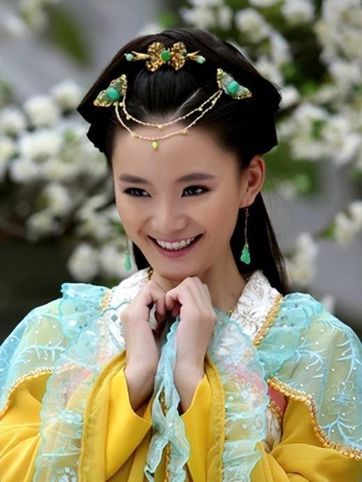 馨子回应无戏可拍:曾碾压黄圣依,被疑资源咖,淡出十年可惜了?