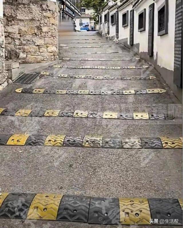 20米路装16条减速带？网友吐槽开车像“坐船”，贵阳这段网红路引热议