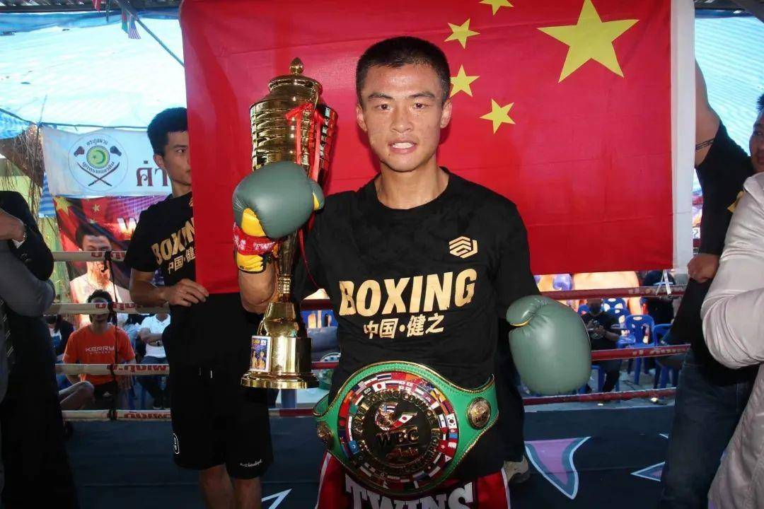 练职业拳击却被人殴打？中国首位00后洲际拳王澳洲遇袭反遭网暴，本人回应