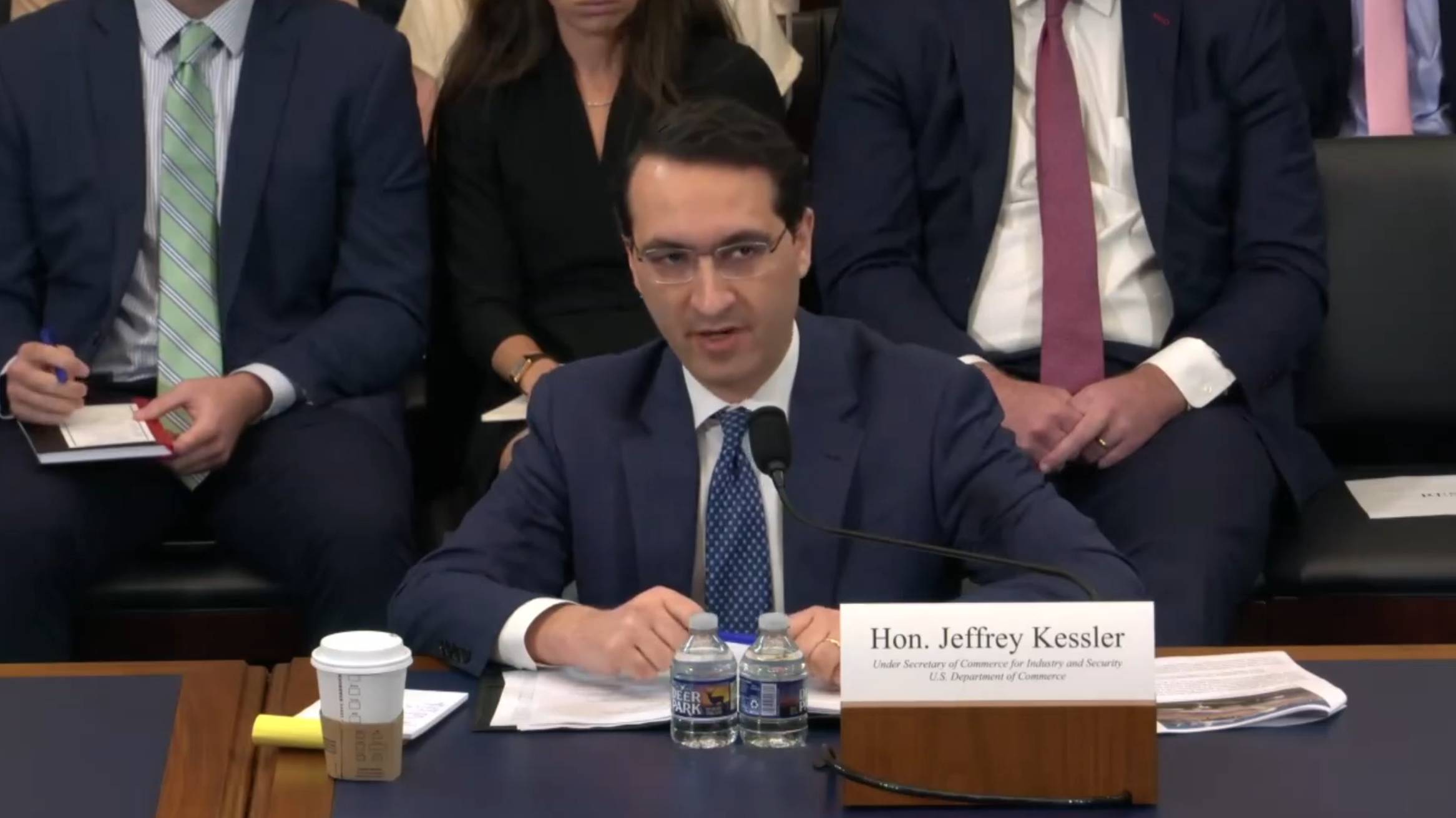 被穿透性制裁反噬，美企组团急喊特朗普：我们会被踢出供应链！