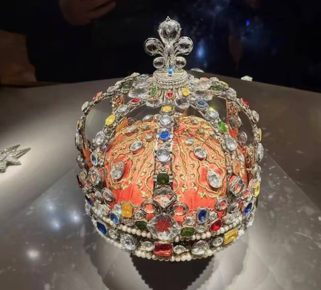 图片[2]-二手交易平台出售“卢浮宫正品”珠宝？闲鱼客服：可举报-华闻时空